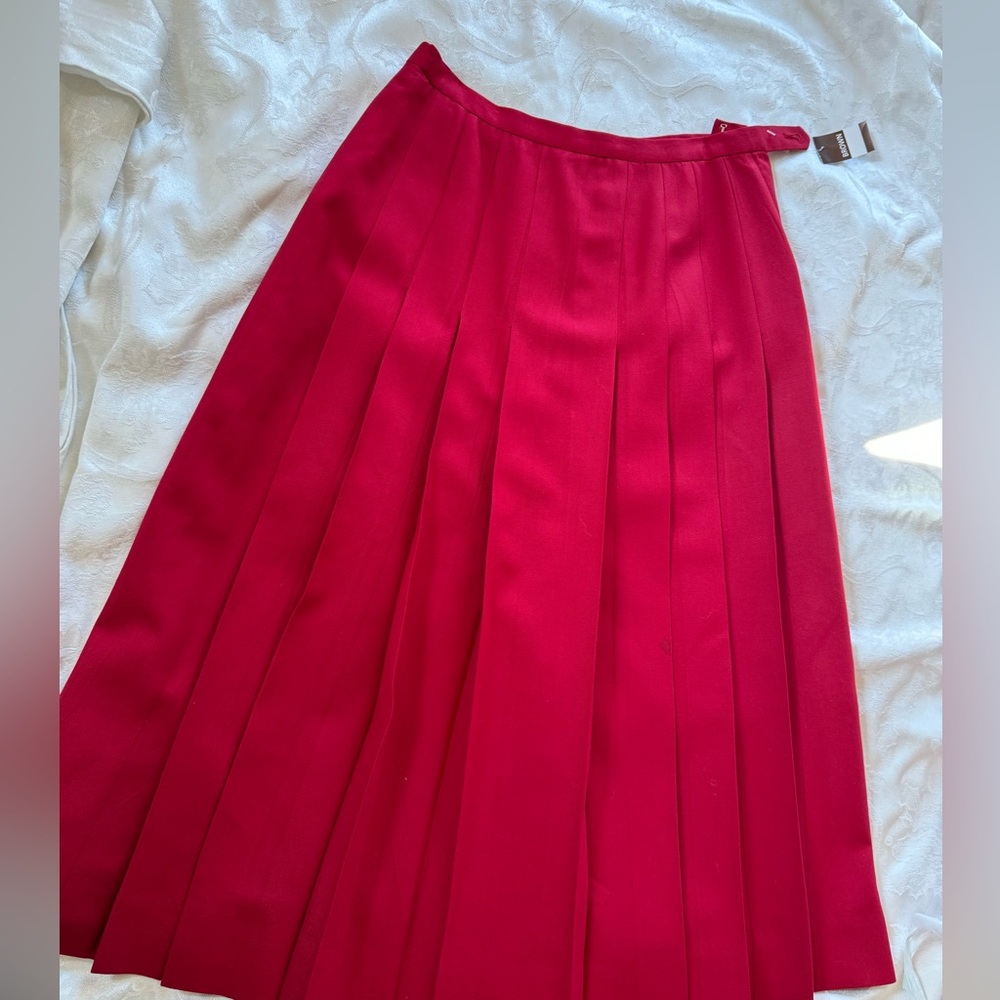 Cricketeer tailored woman vintage size 10 red pleated wool skirt